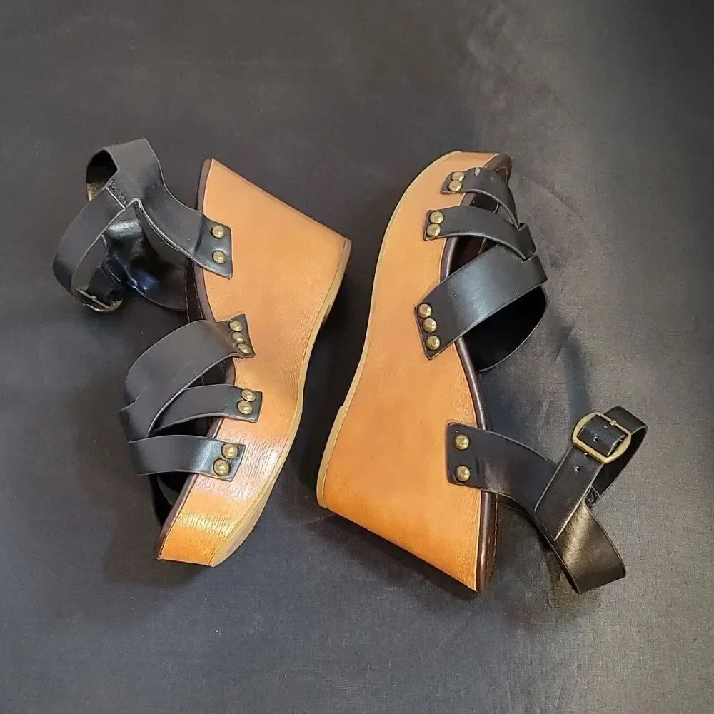 CITYCLASSIFIED ANKLE STRAP ADJUSTABLE BUCK CRISSCROSS OPEN TOE WEDGE SANDAL